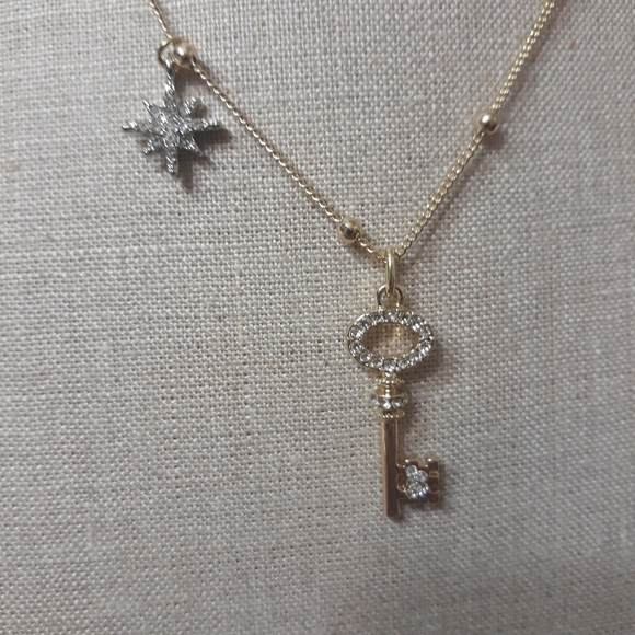 Mary Kay "you hold the key" gold Necklace 20inches - Picture 5 of 7